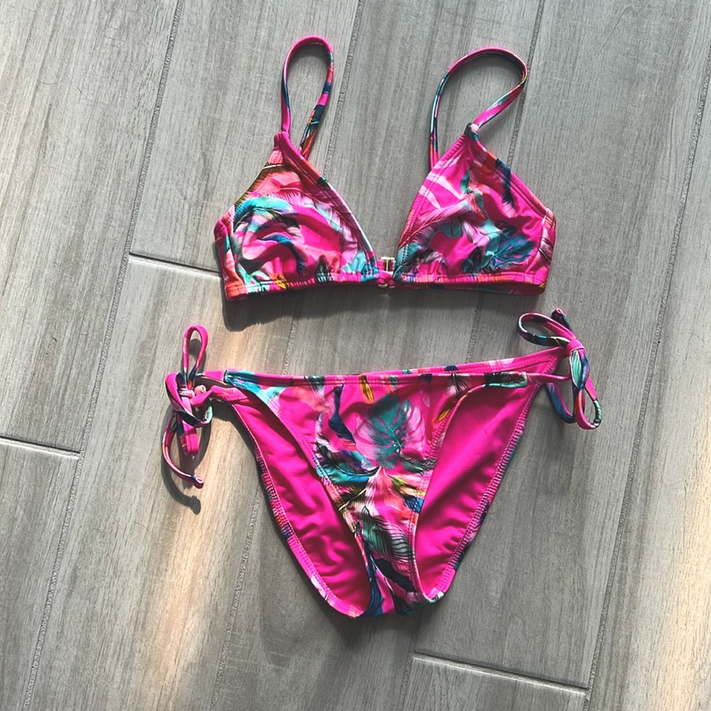 Pink tropical bikini top and bottom. Small